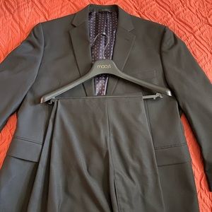 Men’s Black Izod Suit. Size 44S 36x30